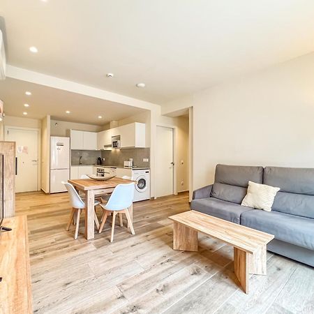 Besalú 11 Moderno apartamento con AC en la plaza Bagian luar foto