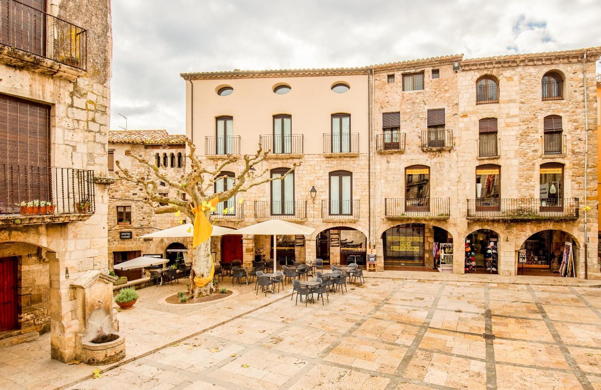Besalú 11 Moderno apartamento con AC en la plaza Bagian luar foto