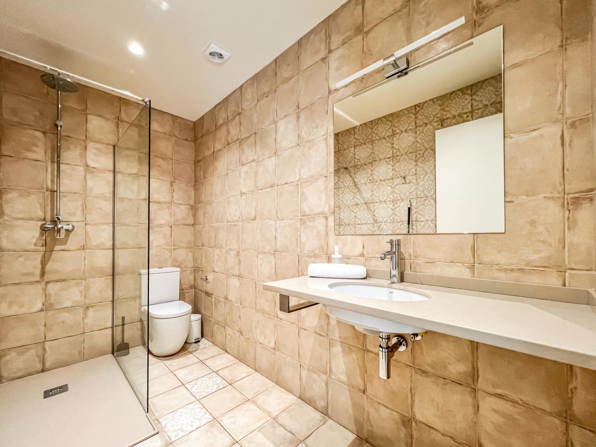 Besalú 11 Moderno apartamento con AC en la plaza Bagian luar foto