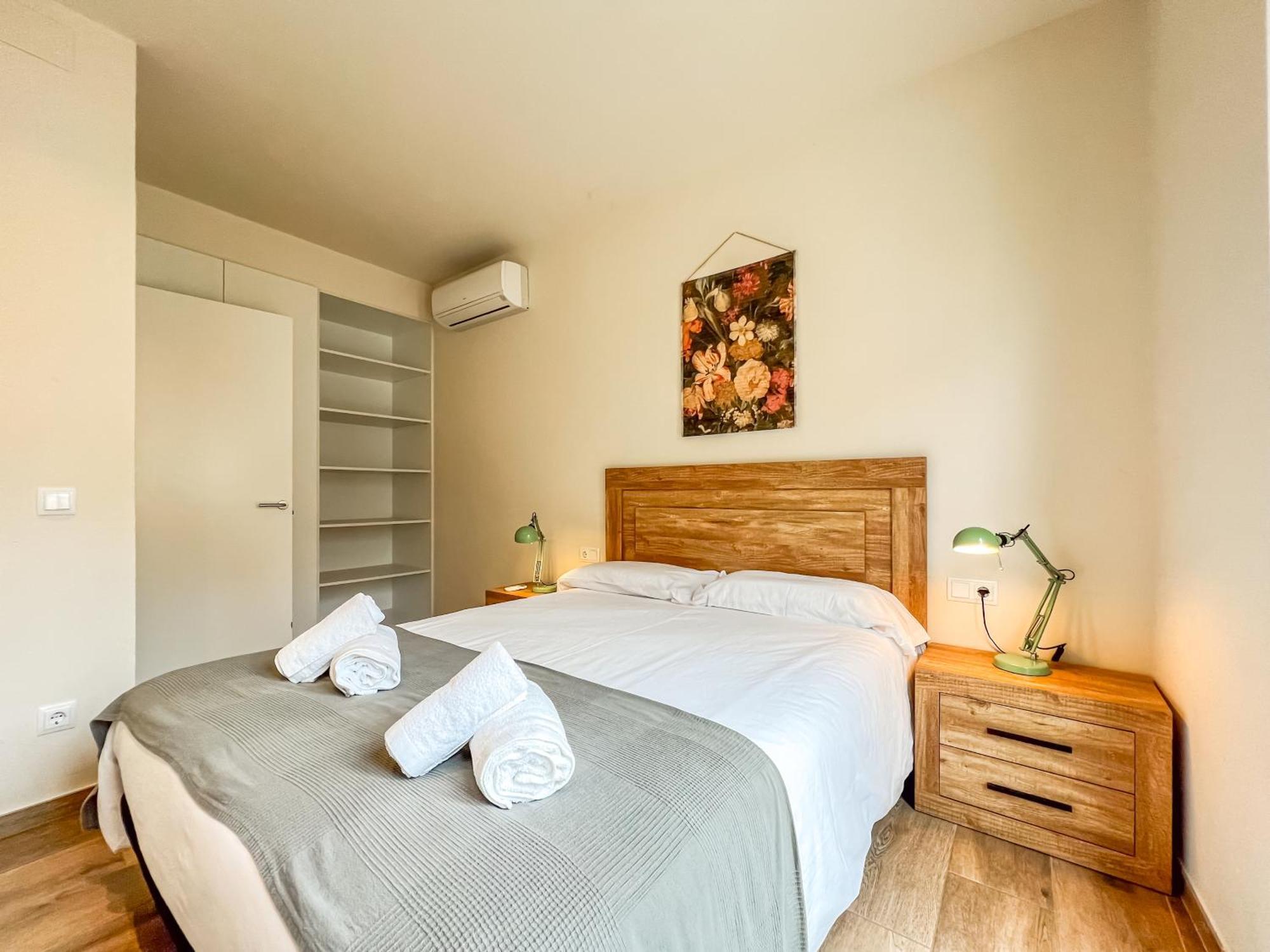 Besalú 11 Moderno apartamento con AC en la plaza Bagian luar foto