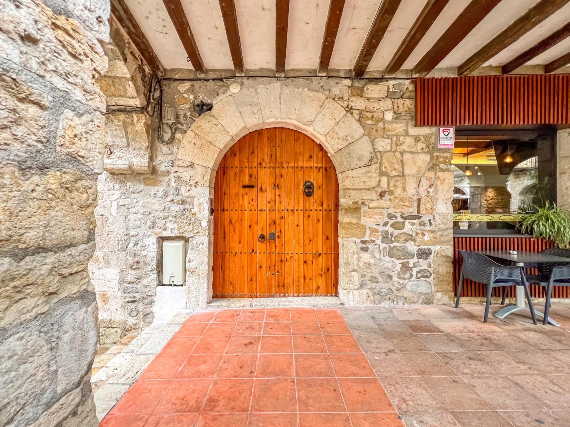 Besalú 11 Moderno apartamento con AC en la plaza Bagian luar foto