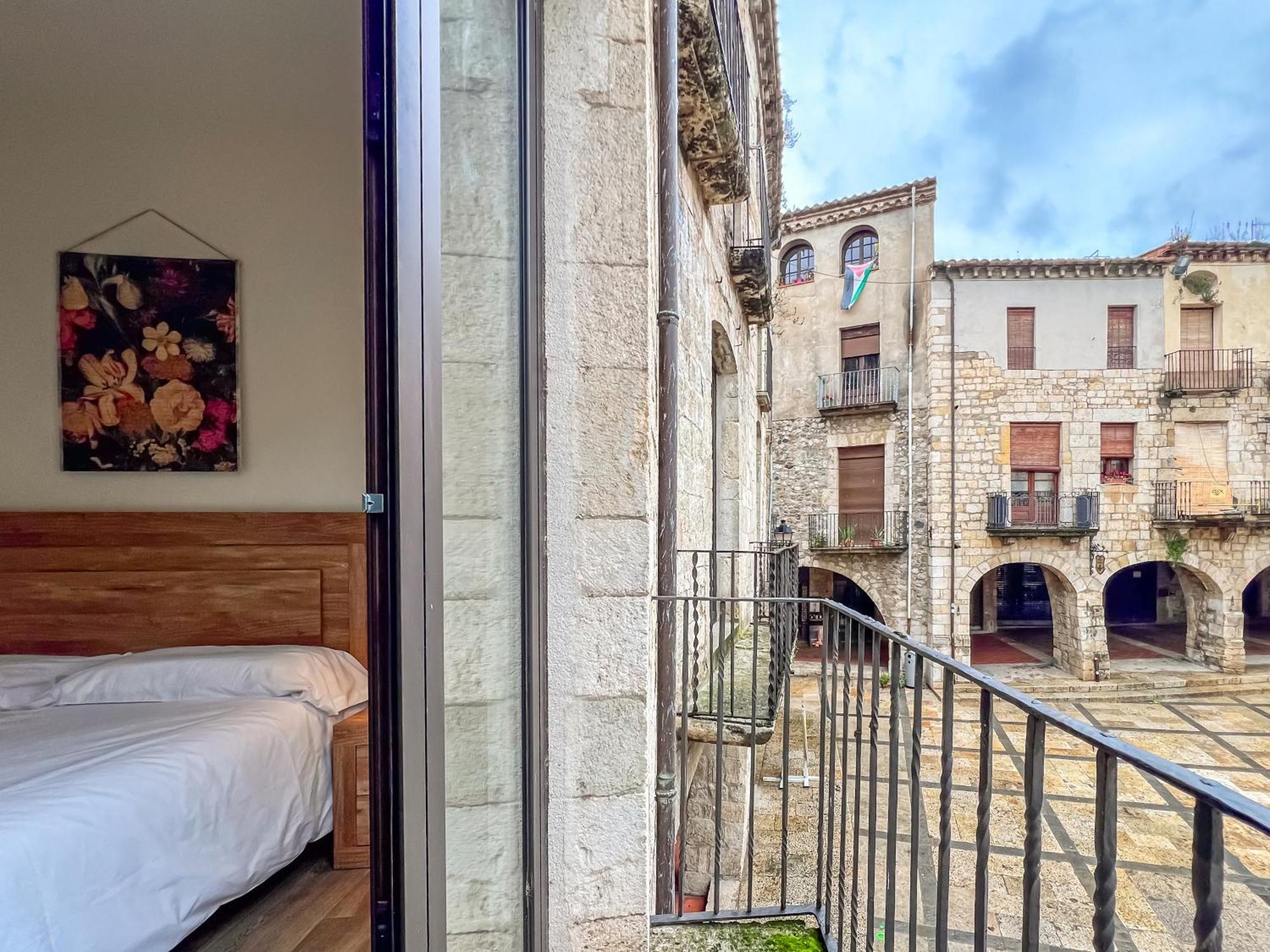 Besalú 11 Moderno apartamento con AC en la plaza Bagian luar foto