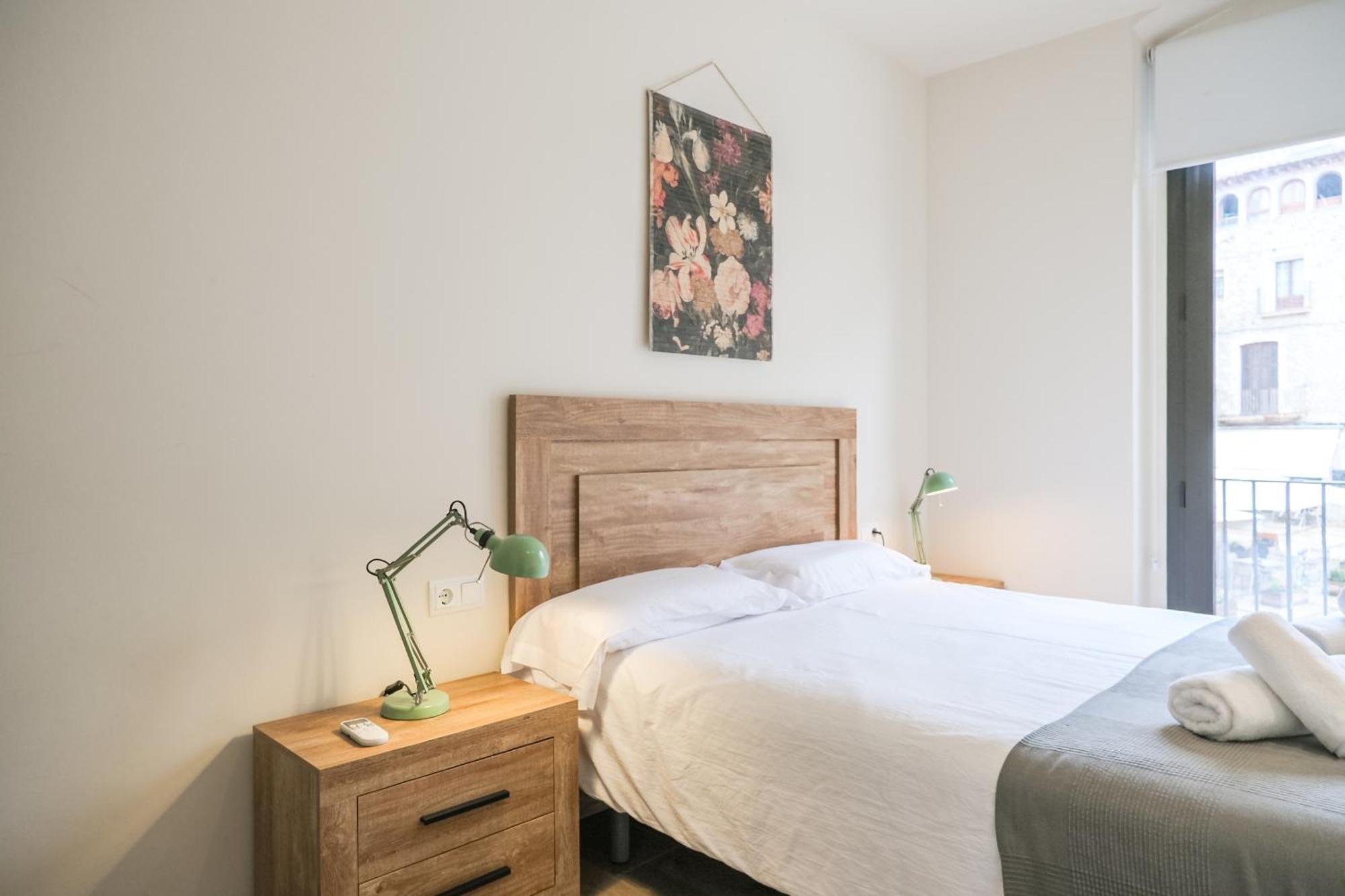 Besalú 11 Moderno apartamento con AC en la plaza Bagian luar foto