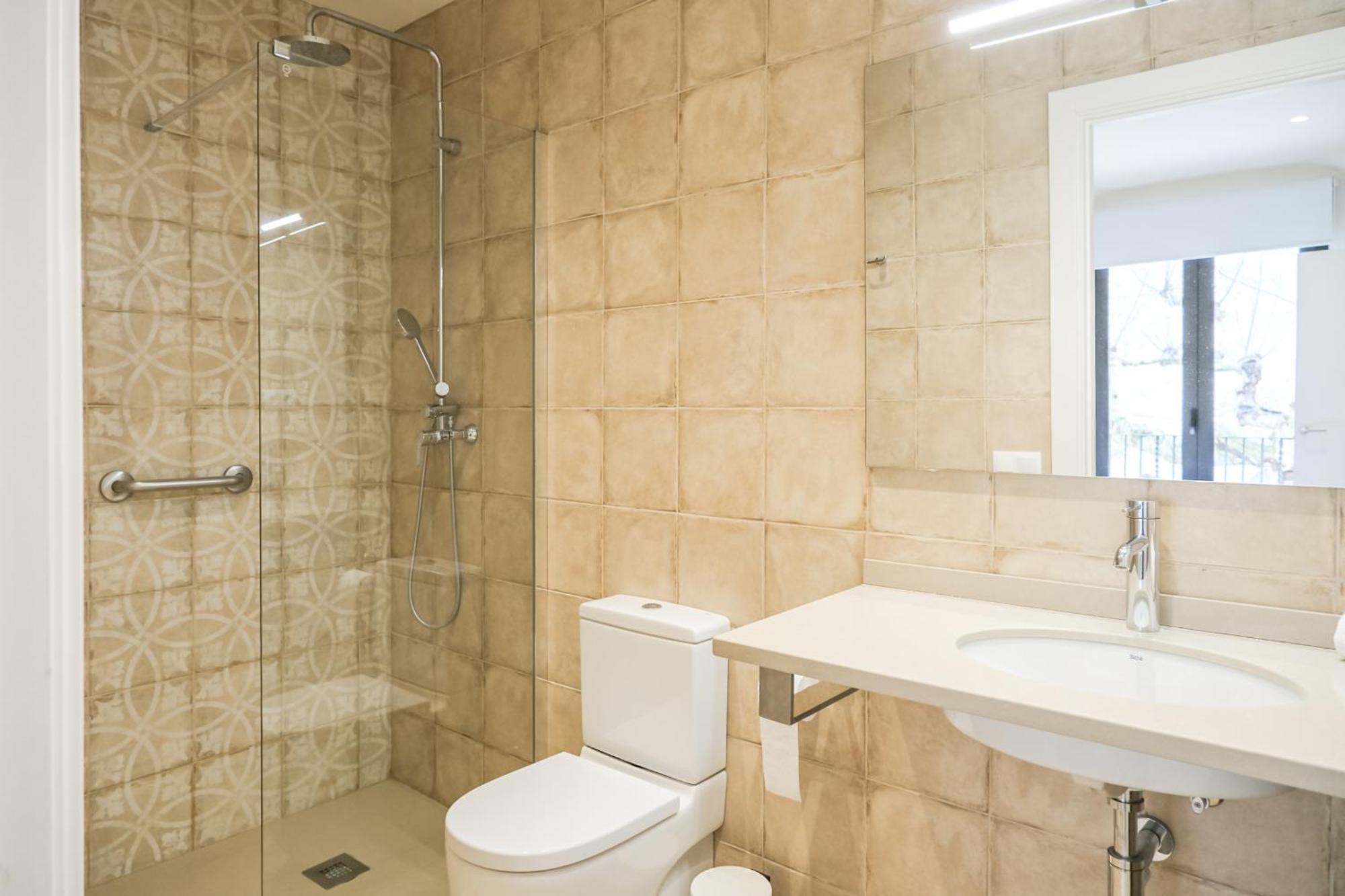 Besalú 11 Moderno apartamento con AC en la plaza Bagian luar foto