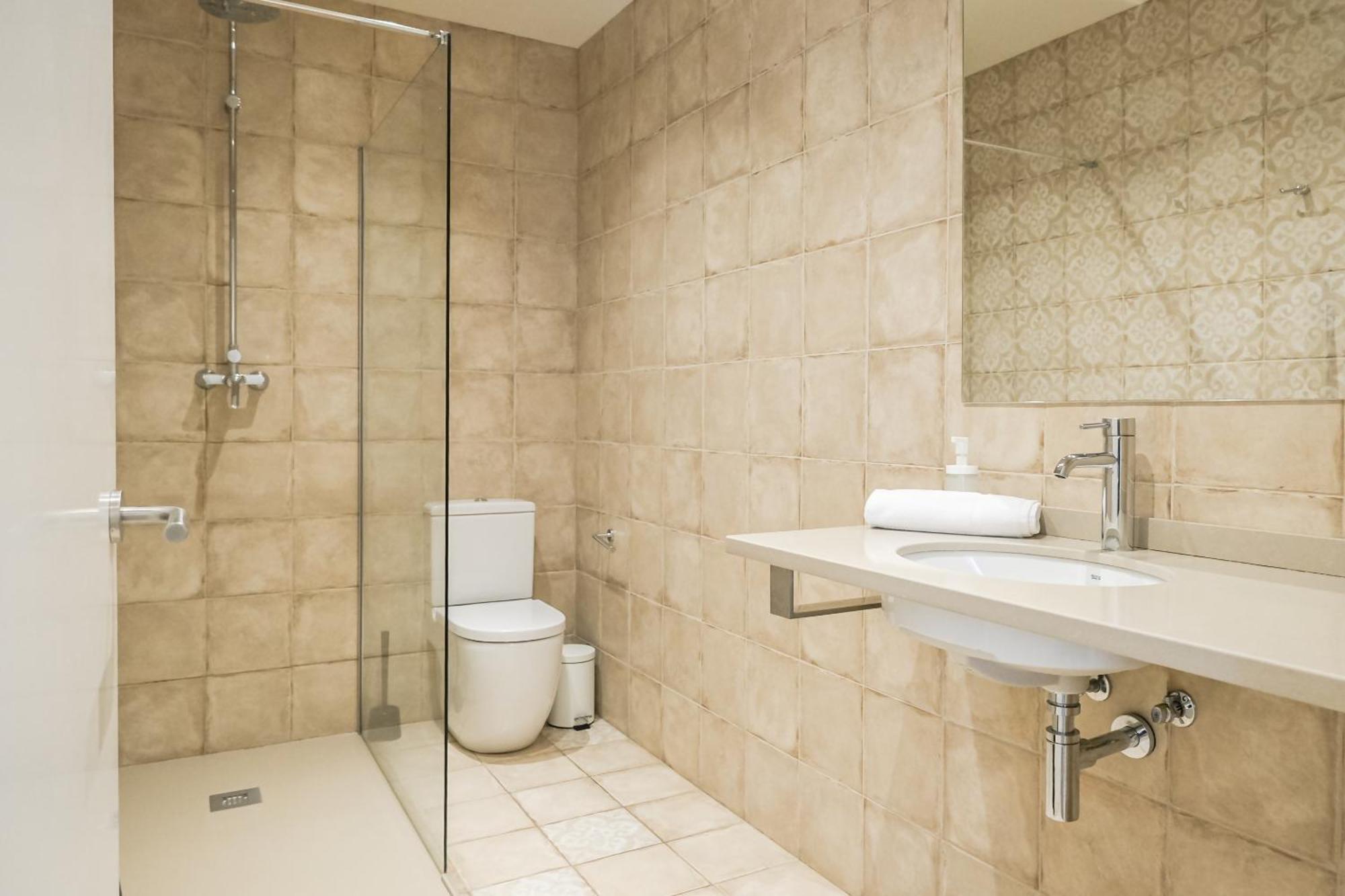 Besalú 11 Moderno apartamento con AC en la plaza Bagian luar foto